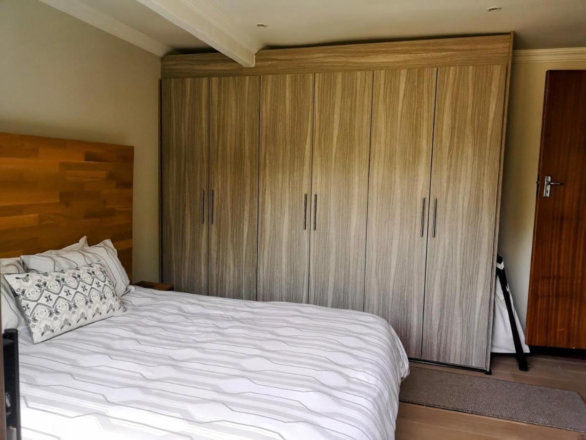 Rest-A-While Guest House - Pretoria-Noord Exteriör bild