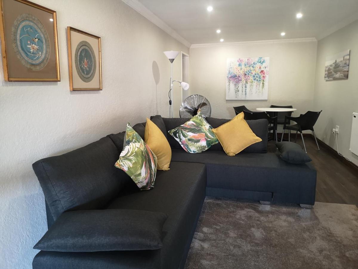 Rest-A-While Guest House - Pretoria-Noord Exteriör bild