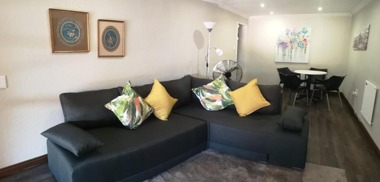 Rest-A-While Guest House - Pretoria-Noord Exteriör bild
