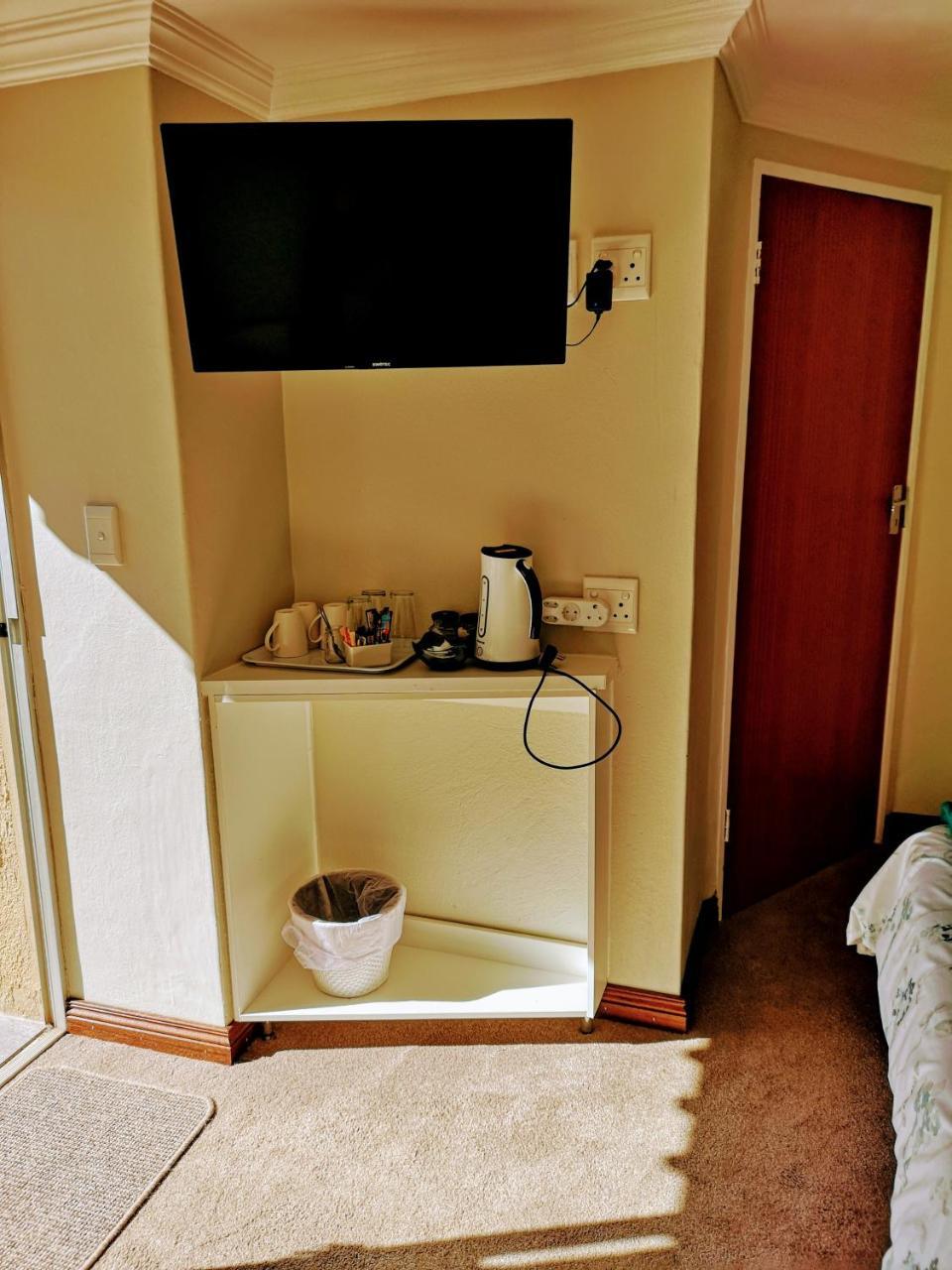 Rest-A-While Guest House - Pretoria-Noord Exteriör bild