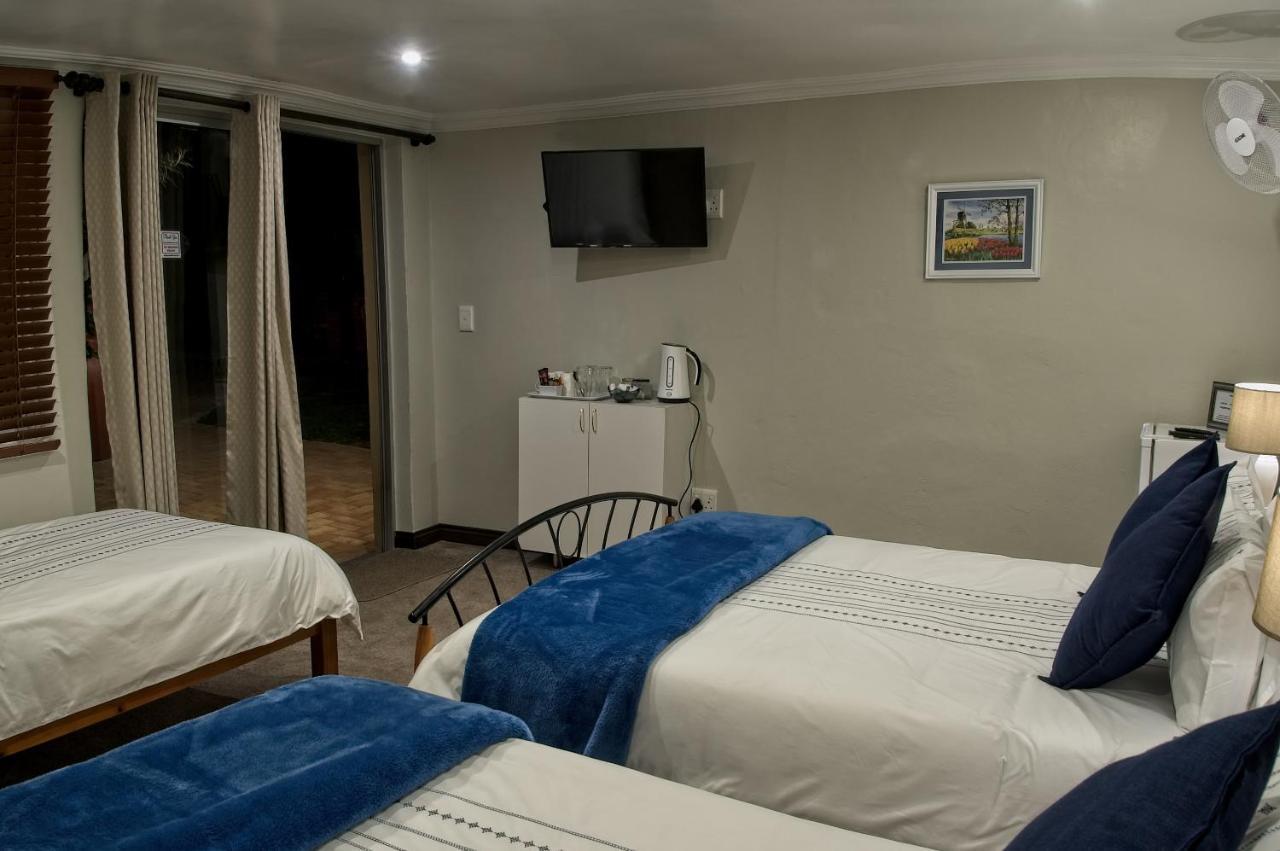 Rest-A-While Guest House - Pretoria-Noord Exteriör bild