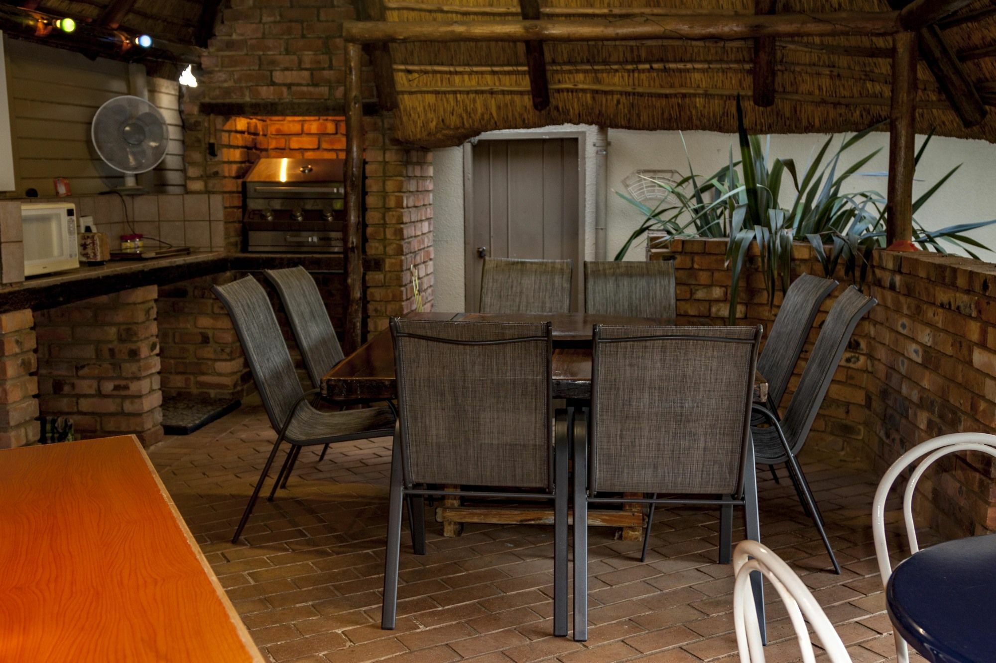 Rest-A-While Guest House - Pretoria-Noord Exteriör bild