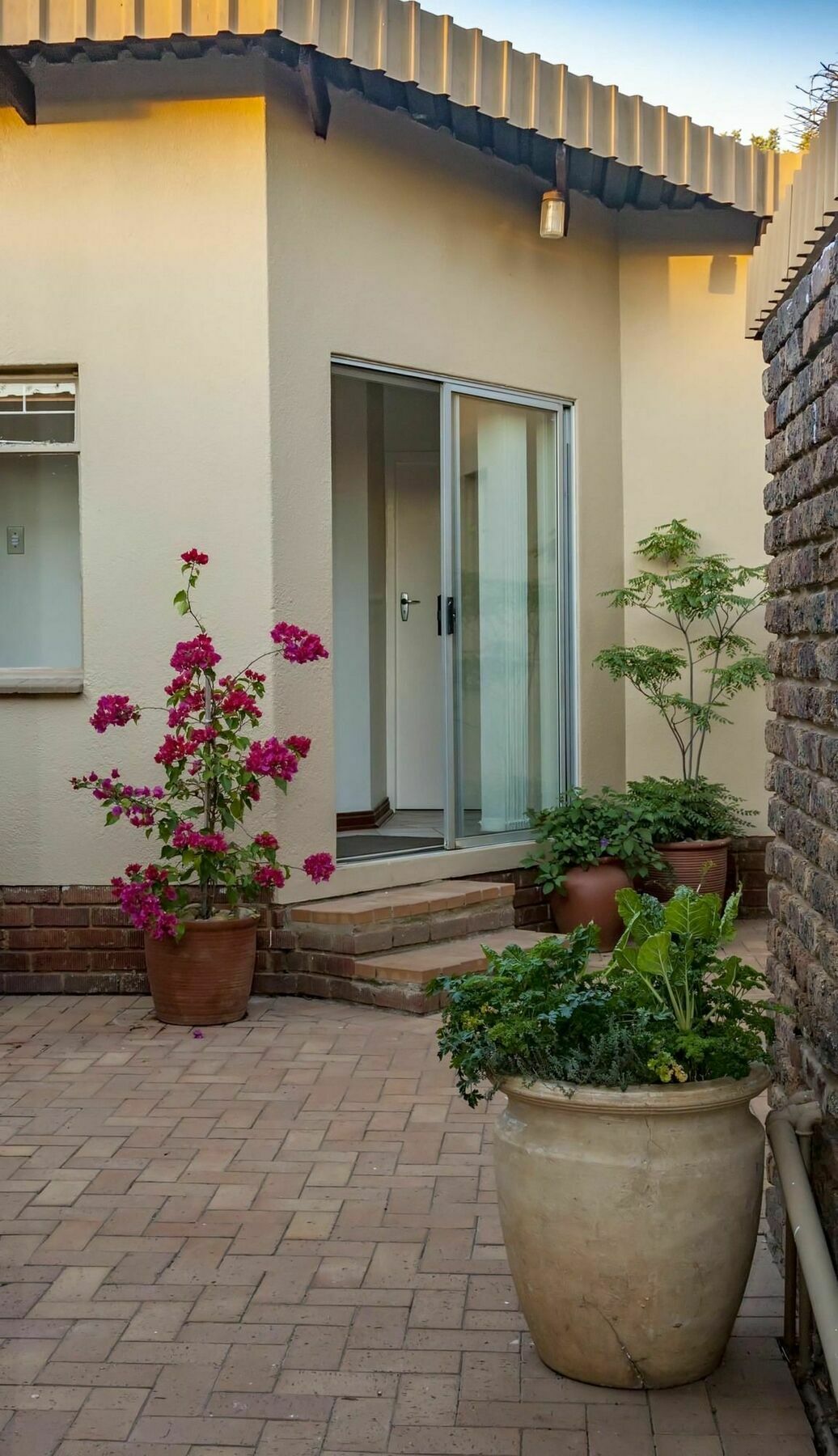 Rest-A-While Guest House - Pretoria-Noord Exteriör bild