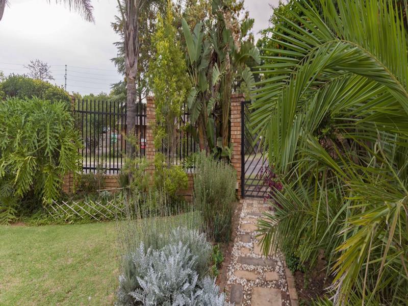 Rest-A-While Guest House - Pretoria-Noord Exteriör bild